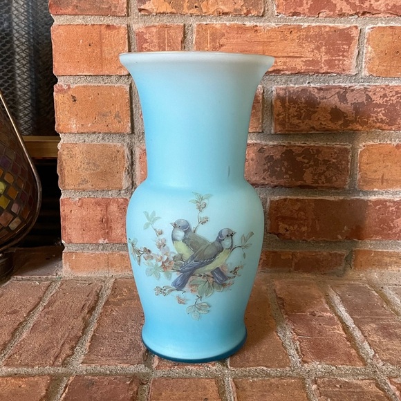 Vtg Norleans Made in Italy Frosted Blue Satin Glass Vase w/ Birds & Flowers - Picture 1 of 7
